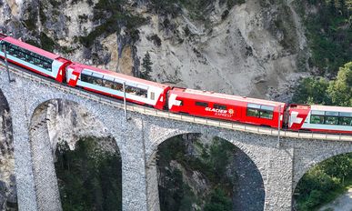 Alpenzauber auf Schienen – Glacier, Bernina & mehr