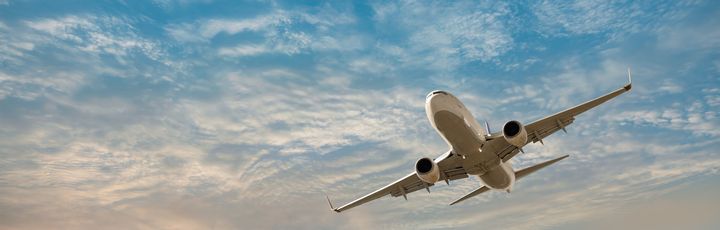 Flugzeug von unten
