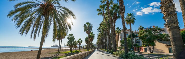 Sonniger Tag am La Malagueta Strand in Malaga