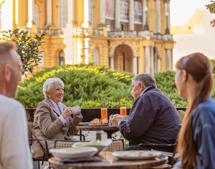 Theatercafe in Zagreb, Menschen im Cafe