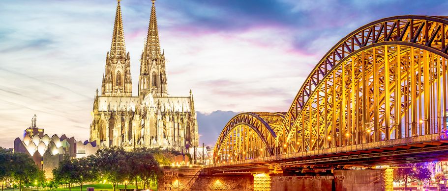 Familienurlaub Städterreise Kölner Dom und Brücke