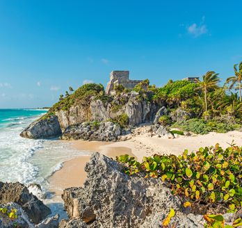 Maya Runinen in Tulum am türkisblauen Meer