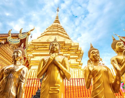 Goldene Buddhastatuen in Thailand