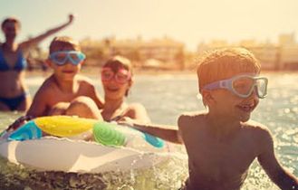 Familienurlaub Kinder Hühner