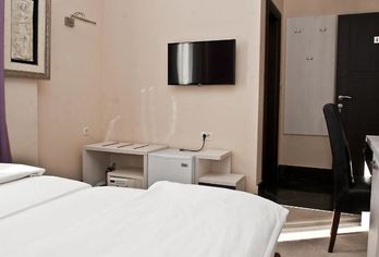 Hotel, Hotel Crnogorska Kuca