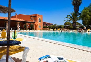 Hotel, Colina Village