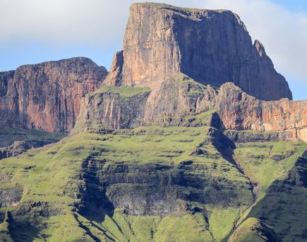 Mächtige Felswände bilden das Amphitheatre in den Drakensbergen