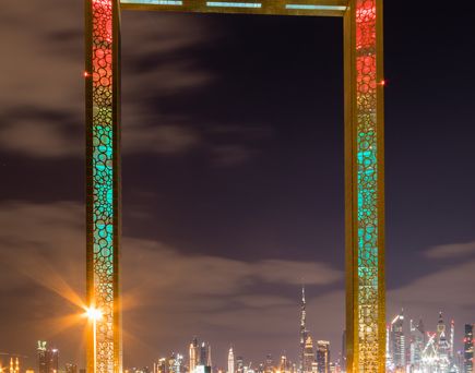 Einzigartige Architektur des Wolkenkratzers „Dubai Frame