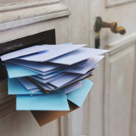 voller Briefkasten