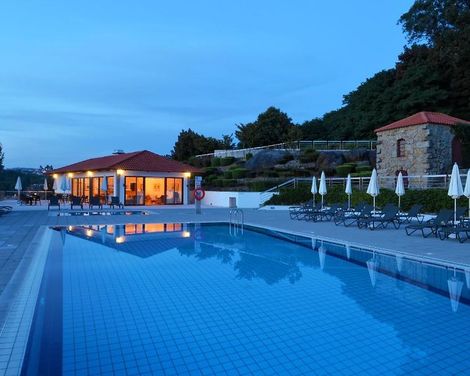 Pousada Mosteiro Guimarães, Monument Hotel & SLH-1