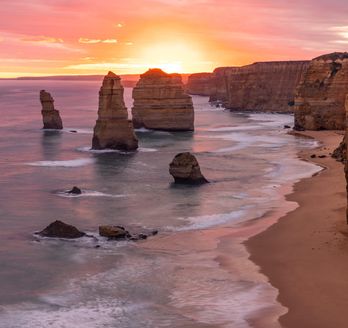 Blick auf die 12 Apostel in Australien bei Sonnenuntergang
