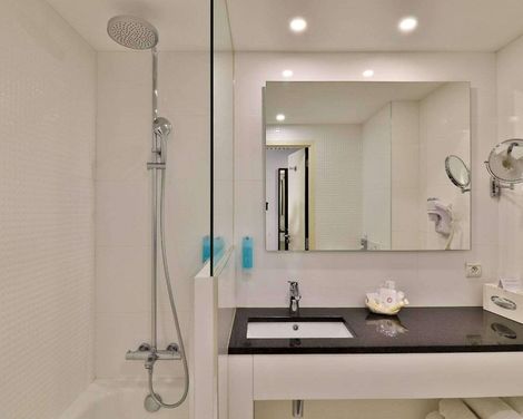 Best Western Plus Cannes Riviera Hotel & Spa-0