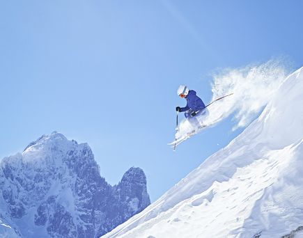 Rasante Abfahrt im Skigebet Vallée de Chamonix