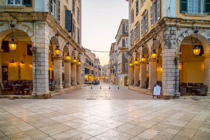Blick in die Gassen der historischen Altstadt von Korfu-Stadt