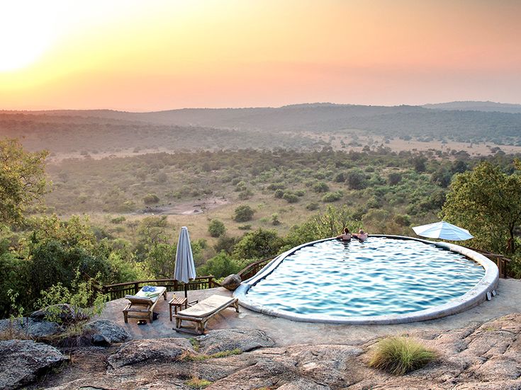 Ugande Blick über Whirlpool in die LAndschaft