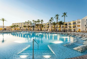 Hotel, Grand Palladium White Island Resort & Spa