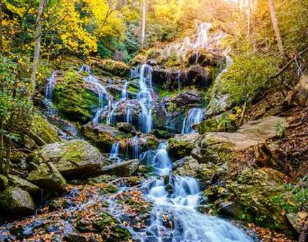 Indian Summer Catawba Wasserfall bei den Great Smoky Mountains