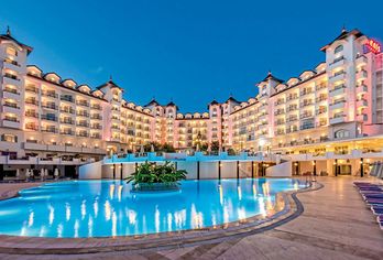 Hotel, Serenis Hotel