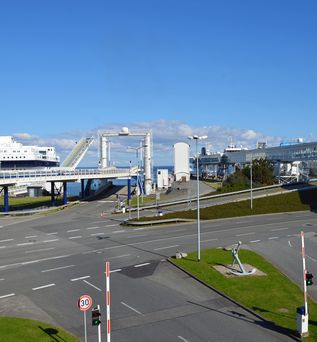 Blick auf Hafen in der Ferne