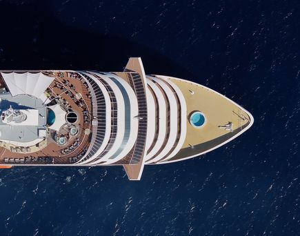 MSC Kreuzfahrtschiff aus der Vogelperspektive