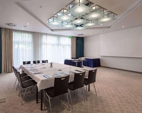 Ramada by Wyndham Dresden-4