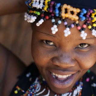 Afrikanische Frau mit Schmuck