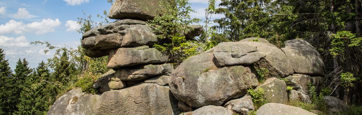 Skurrile Felsformation am Abhang der Kästeklippe; Naturpark Harz