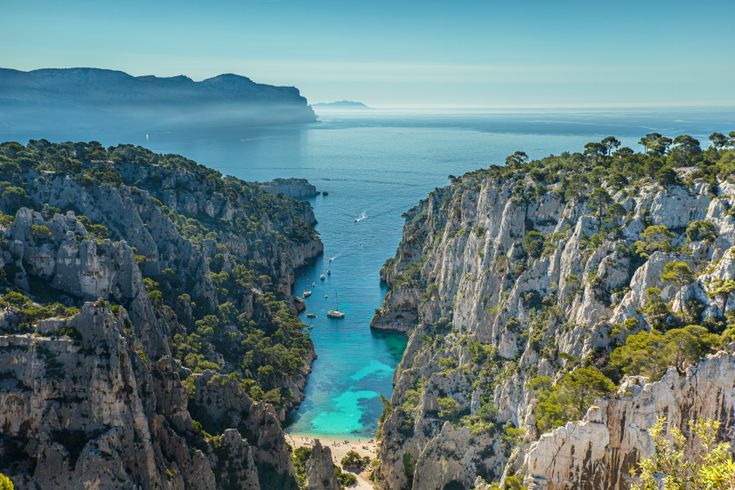 Blick auf die Küstenlandschaft Cassis.