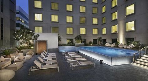 Hilton Garden Inn Dubai, Mall Avenue