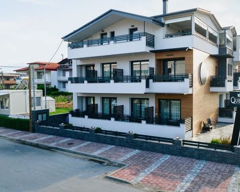 Elizabeth Queen Luxuxy Rooms-1