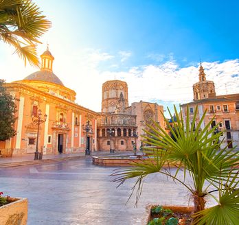 Valencia, Virgin Square mit Palmen in der untergehenden Sonne