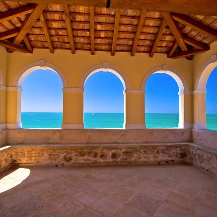 Traditionelle istrische Stadthütte in Novigrad