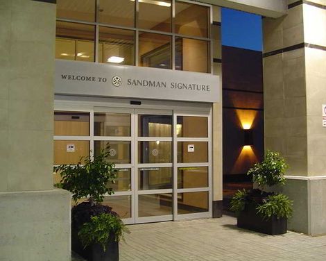 Sandman Signature Toronto Airport Hotel-4