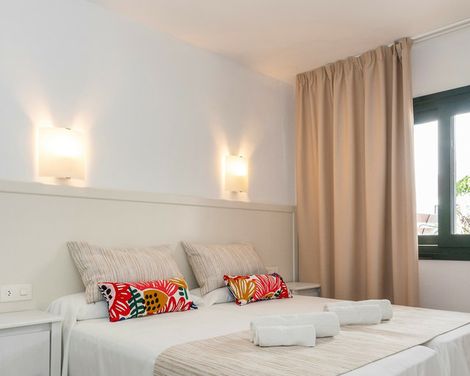 Hotel Apartamentos Beach Club Menorca-2
