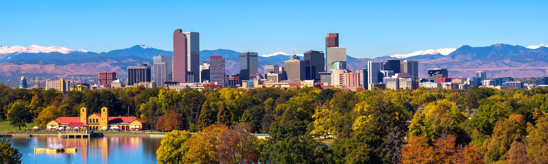 Denver Skyline mit Rocky Mountains