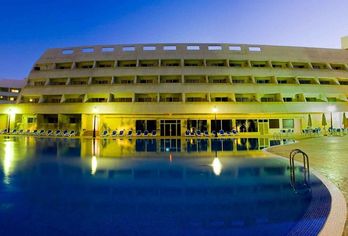 Las Piramides Resort