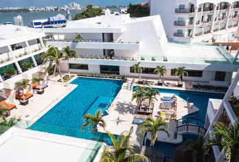 Flamingo Cancun Resort
