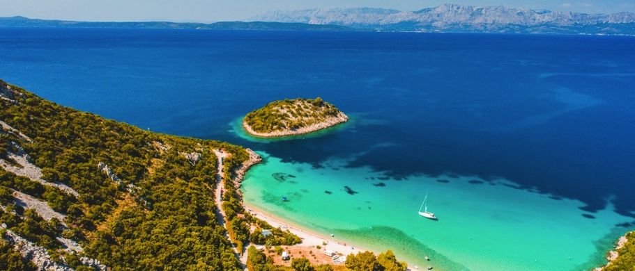 Blick auf Divna Strand auf der Halbinsel Peljesac