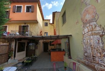 Hotel, Studios Arabas