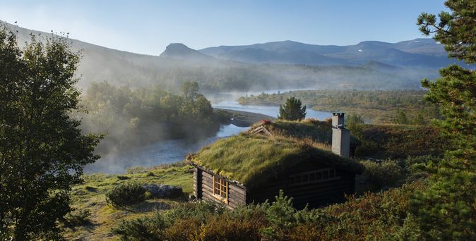 Hütte in den Bergen von Jotunheimnen Nationalpark in Norwegen.