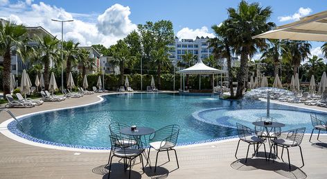 Henry Resort & Spa