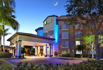 Hotel, Holiday Inn Express & Suites Naples Downtown - 5th Avenue