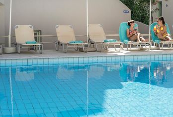 Hotel, Summer Beach Hotel