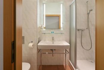 Hotel, Lucia