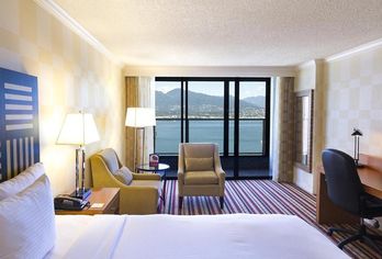 Hotel, Pinnacle Hotel Vancouver Harbourfront