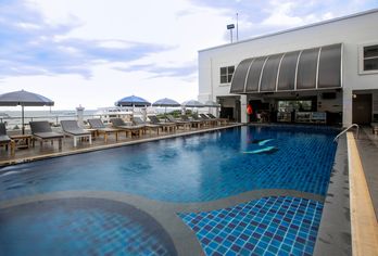 Hotel, Flipper House