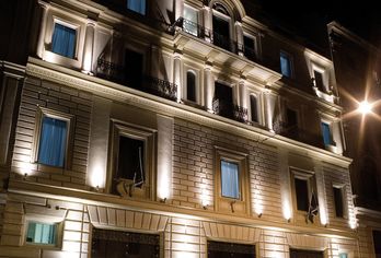 Hotel, Leon's Place Hotel