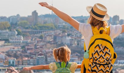 Mutter mit Tochter blick auf Porto, Portugal