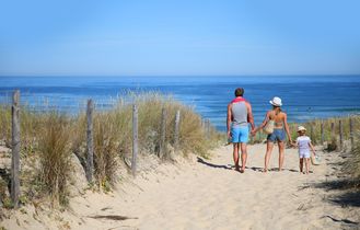 Familie am Strand Frankreich 