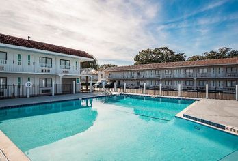 Hotel, Travelodge by Wyndham Orlando Lake Buena Vista South